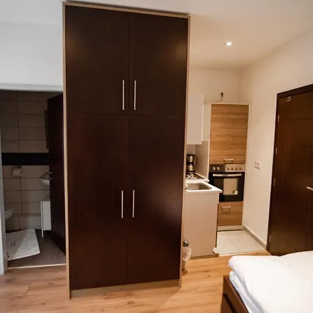 Main Appartments Frankfurt Airport ホームステイ *